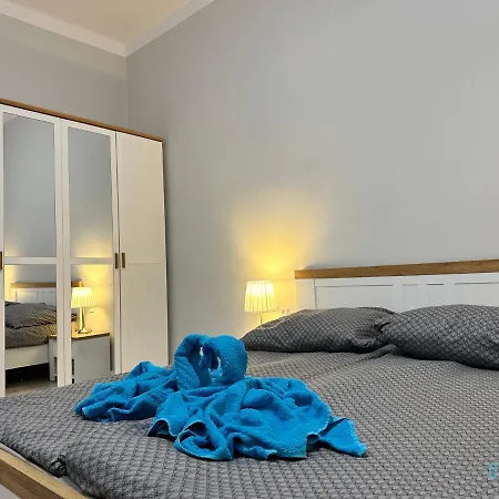 Anchor Apartment *