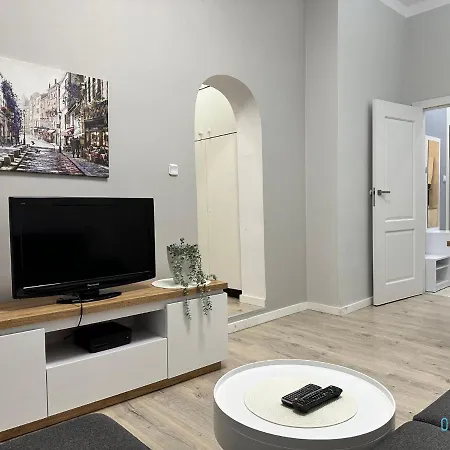 Anchor Apartment *