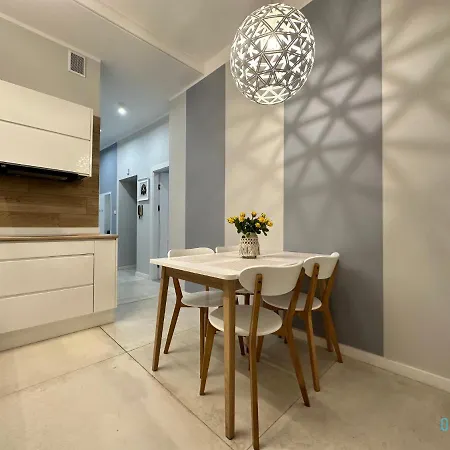 Anchor Apartment *